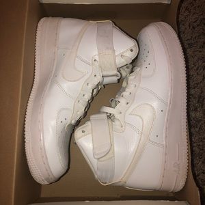 AIR FORCE 1 HIGH ‘07 SIZE 7.5